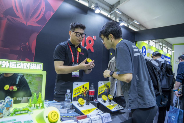 牛达人配资 中国品牌“318”发布与环法自行车赛联名运动对讲机T1C 中国智造赋能国际顶级赛事